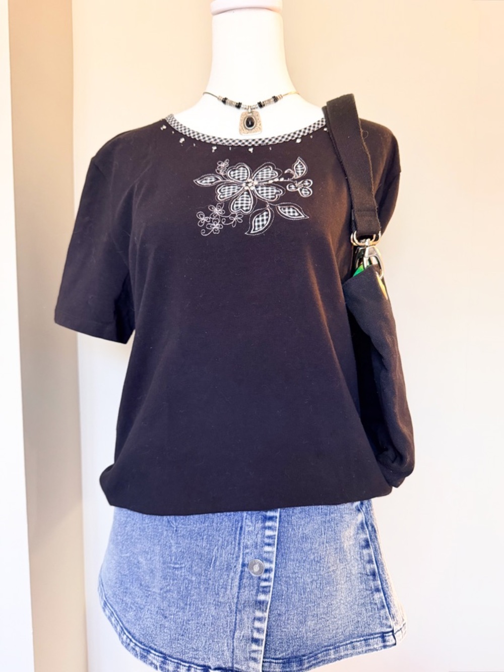 Alfred Dunner Black Top with White Plaid Accents – Size Petite Large